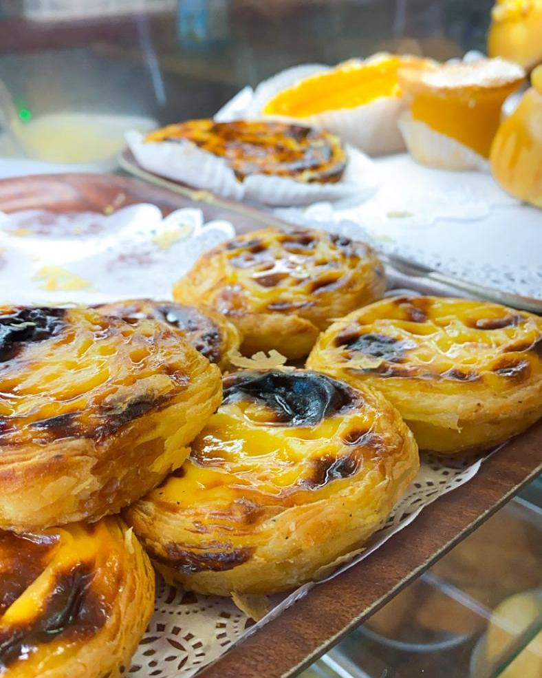 Pastéis de nata in the counter
